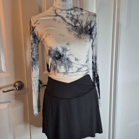 3/$16🎁 Sz Large Black Active Women's Skirt Shorts - Picture 8 of 9